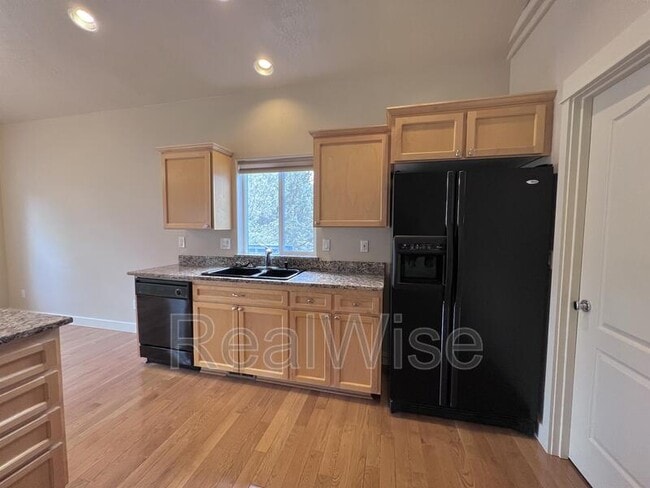 Building Photo - 835 Nutcracker Dr
