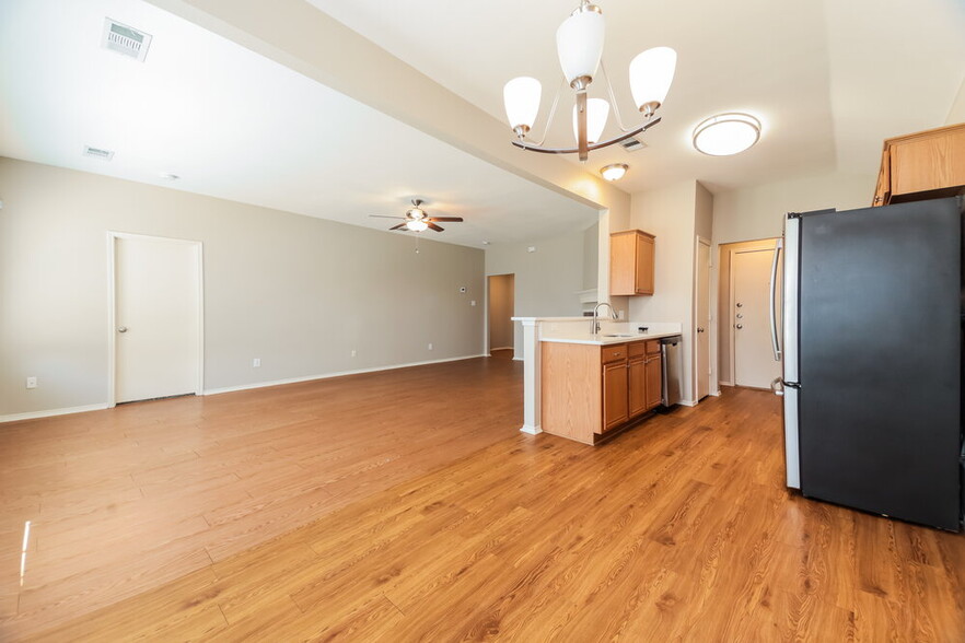 Building Photo - 420 Fireside Pl