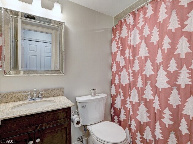 Building Photo - 17 Heritage Dr