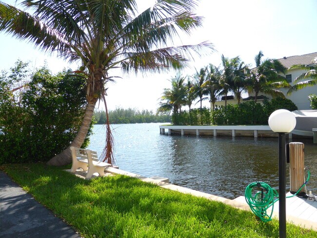 Building Photo - 698 NE Spanish River Blvd