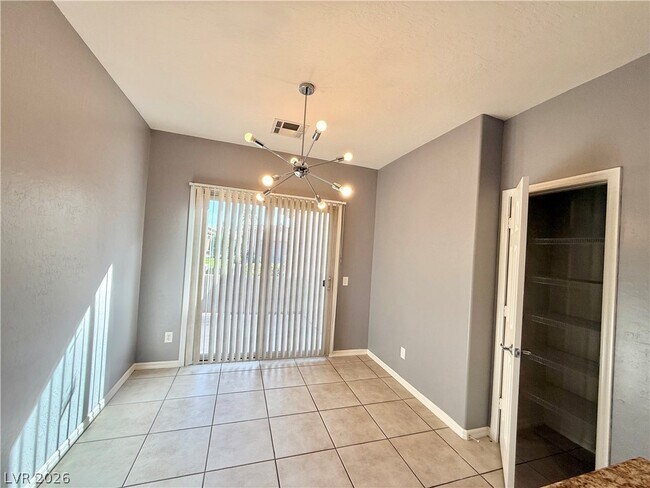 Building Photo - 3989 Spanish Barb St