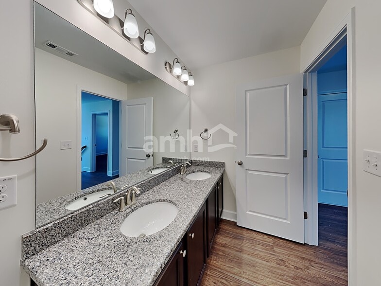Building Photo - 5420 Lake Water Ct