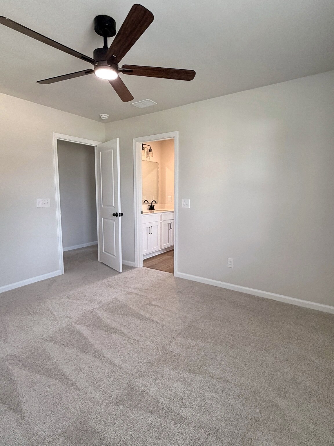 Building Photo - 5361 Crinum Lilly