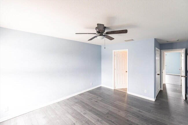 Building Photo - Rare 5 Bedroom Pool Home in Gated Community