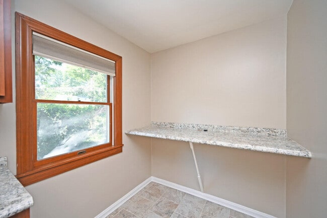 Building Photo - 27 Pleasant Ridge Ave