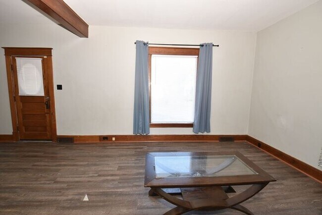Building Photo - Near Downtown South Bend 3 bedroom home