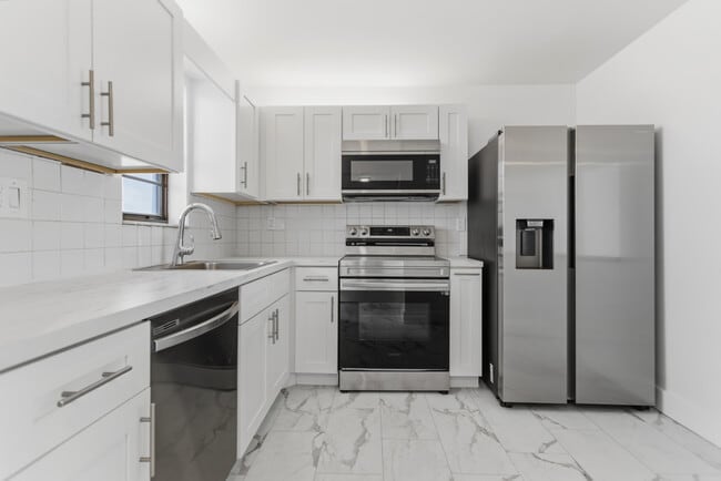 Building Photo - 9233 SW 8th St