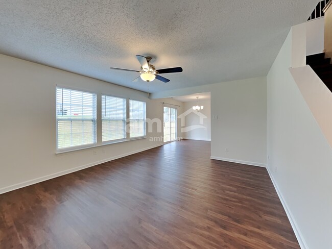 Building Photo - 842 Littleton Dr