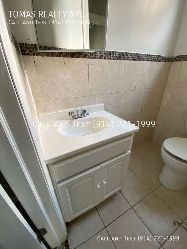 Building Photo - 1 Oneida St