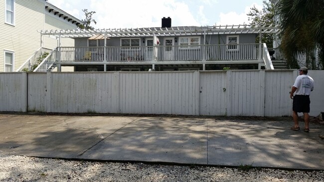 Building Photo - 414 E Park Ave