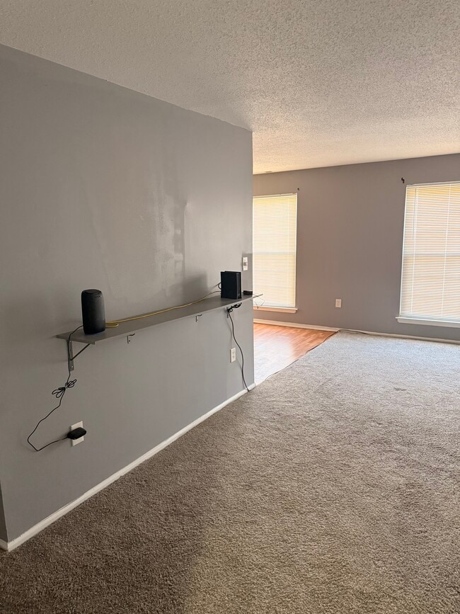 Building Photo - 31 Moore Ln