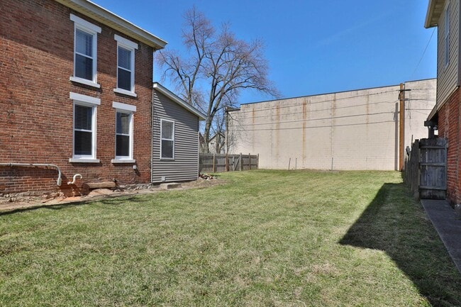 Building Photo - EAST FRANKLINTON ARTIST DISTRICT!  SUNNY N...