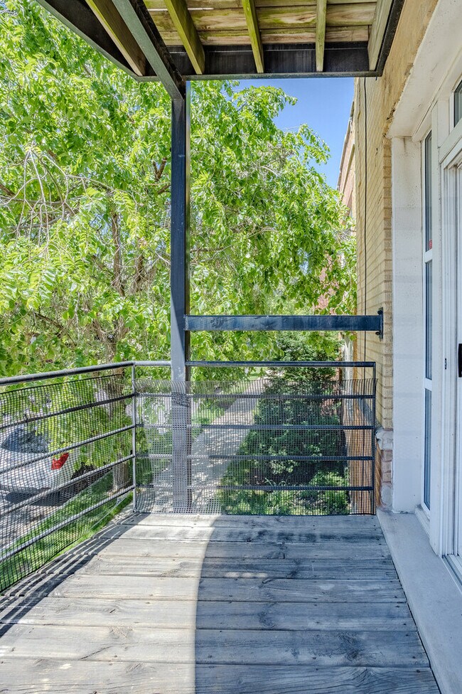 Building Photo - 3100 W Addison St