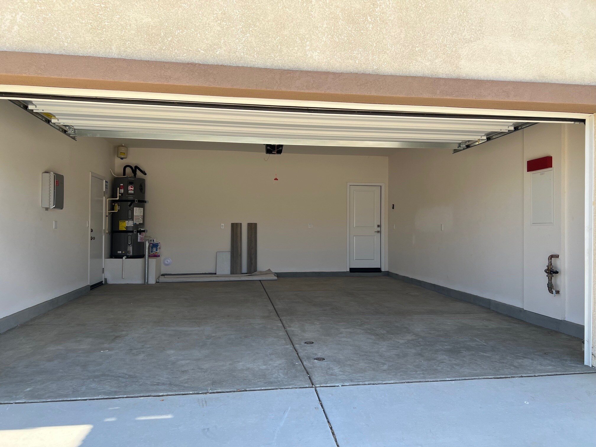 garage - 1840 Vincent Dr