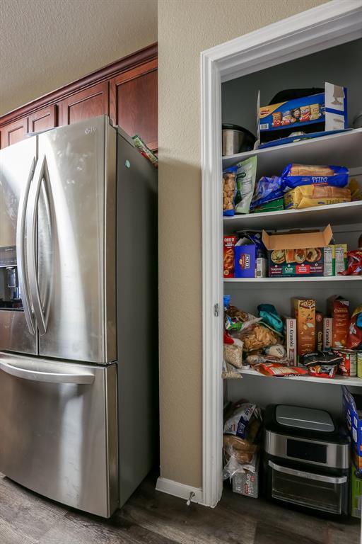 Building Photo - 910 W 25th St