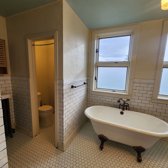 Building Photo - 510 W Galena St