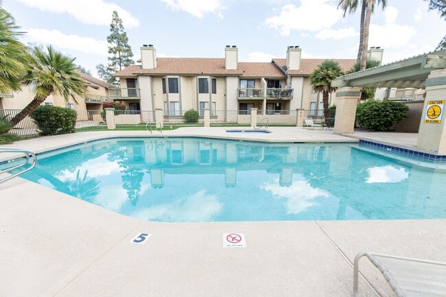 Building Photo - Beautiful 2 bedroom 2 bathroom with private patio in Glendale!