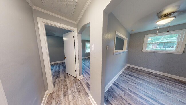 Building Photo - 1619 Bluegrass Ave
