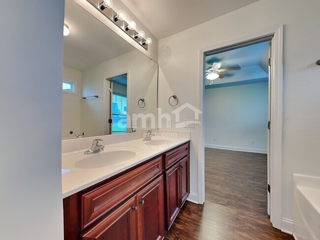 Building Photo - 2904 John Cabot Dr