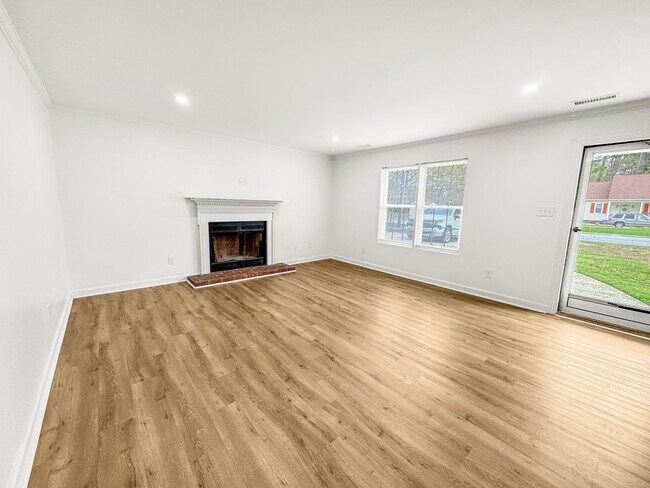 Building Photo - Newly Remodeled 3-BR, 2-Bath Home