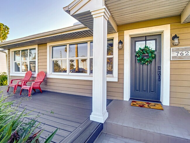 Building Photo - 762 S Beach St