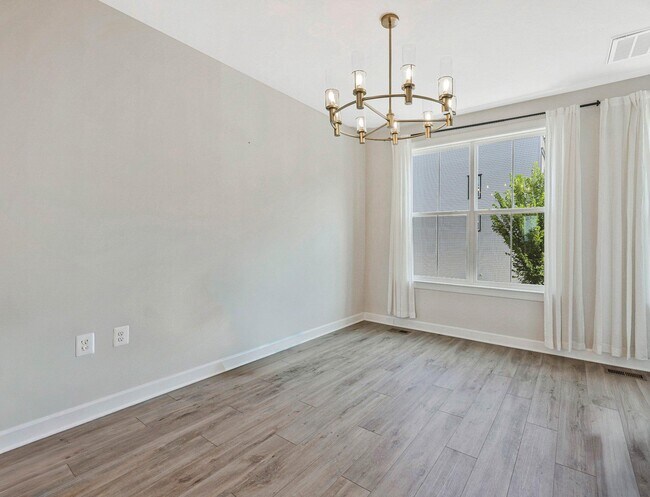 Building Photo - 2820 Dart Dr