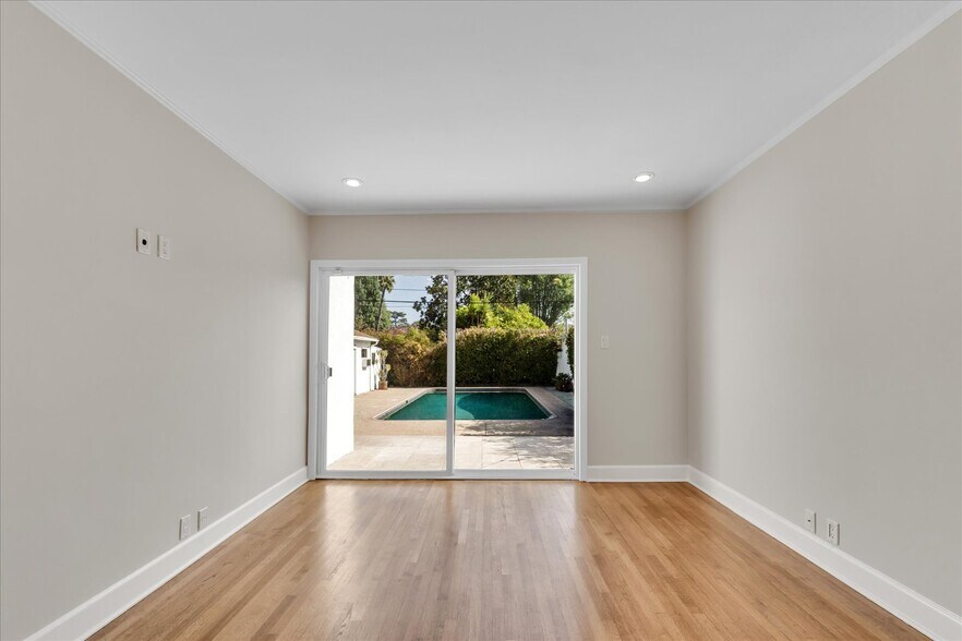Main Bedroom - 4710 Cartwright Ave