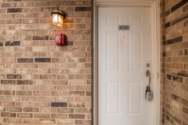 Building Photo - 43 Foxcroft Rd