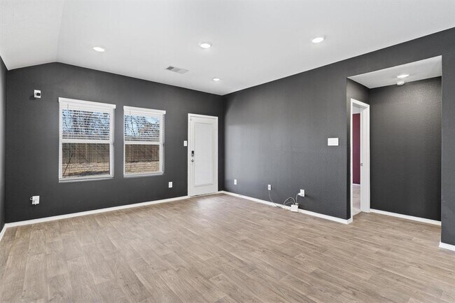 Building Photo - 352 Sickle Lp