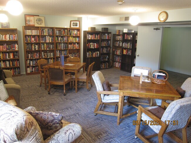 Building Photo - 3033 E Devonshire Ave