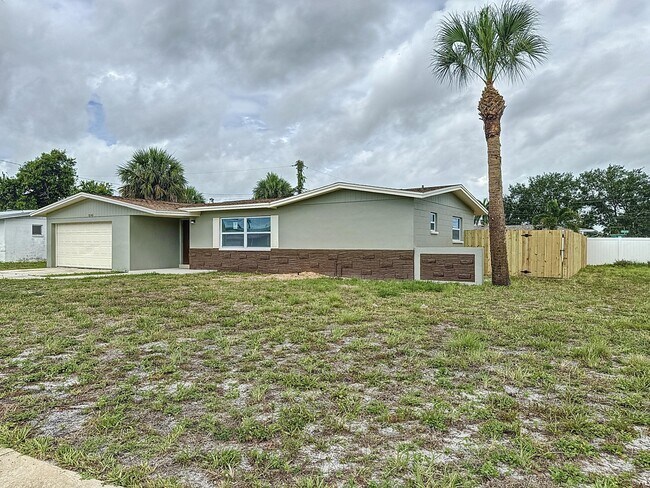 Building Photo - 1545 Polaris St