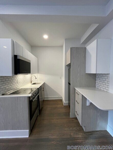 Building Photo - 11 Queensberry St