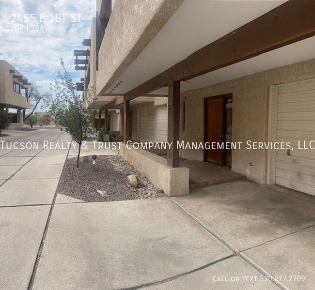 Building Photo - 2455 E 1st St