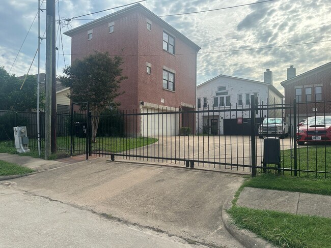 Building Photo - 9716 Linkmeadow Ln