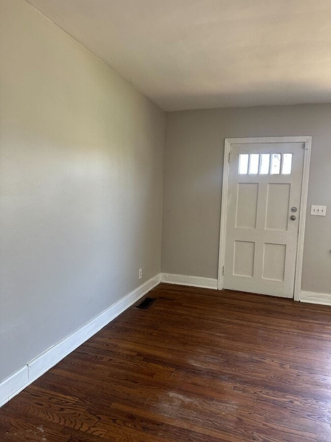 Building Photo - Classic Charm Meets Modern Comfort – 3BR/2BA Home