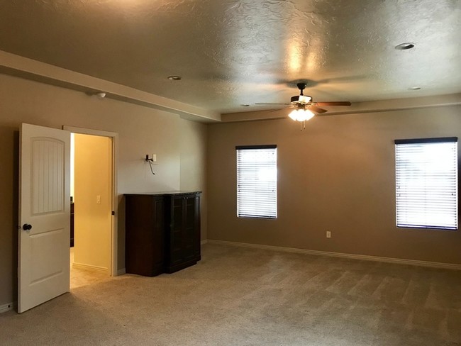 Building Photo - **Beautiful Little Valley Home**