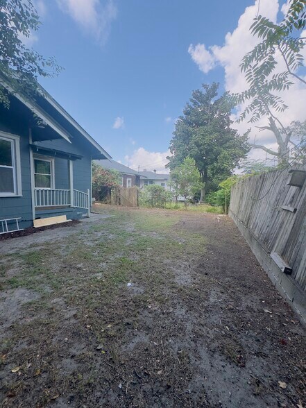 Building Photo - 305 Willard St
