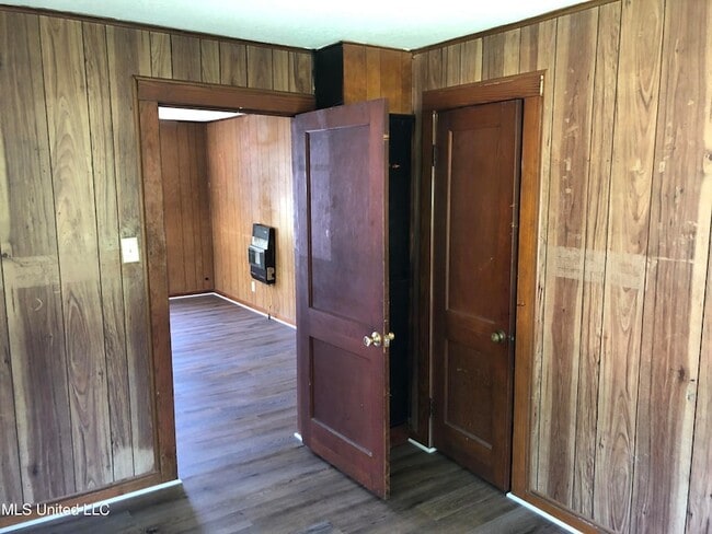 Building Photo - 213 Van Voris St