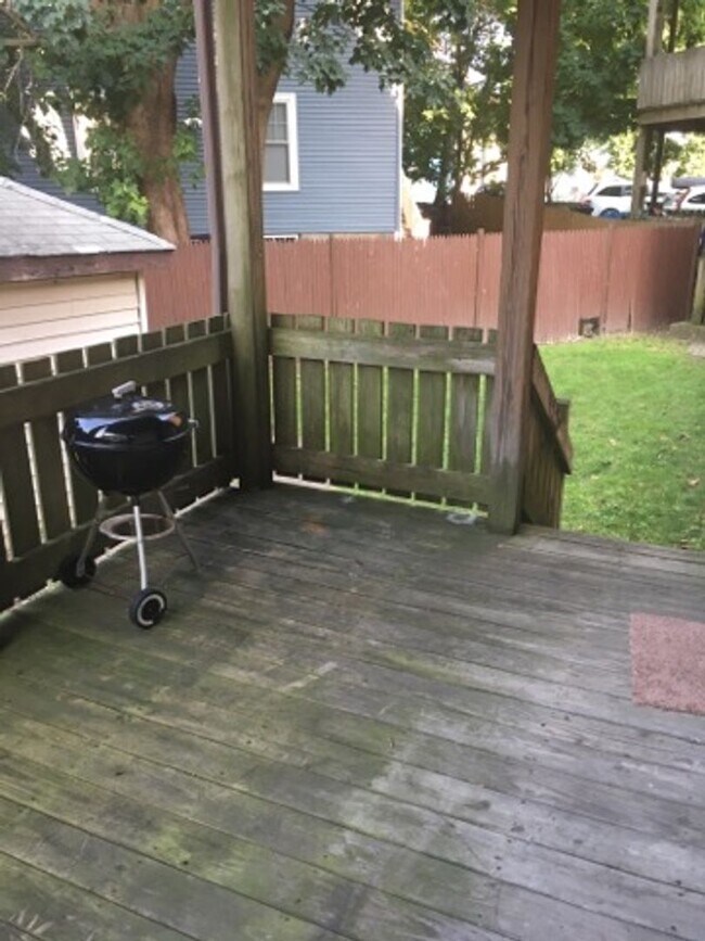 Building Photo - Great Allston 3-bed with Washer/Dryer and Private Deck!