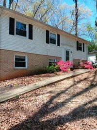 Building Photo - 110 Middlesex Dr