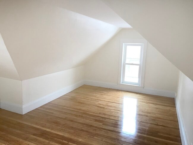 Building Photo - 113 Ashland St