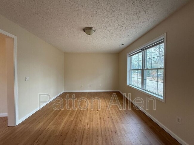 Building Photo - 2 Jenny St