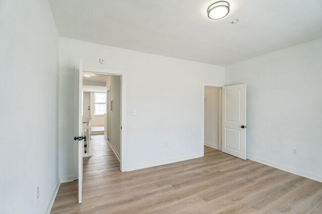 Building Photo - 5536 Chester Ave