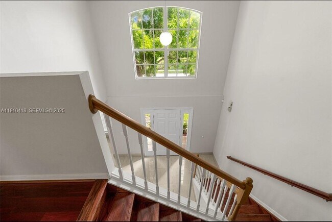 Building Photo - 6057 Ridge Lake Cir