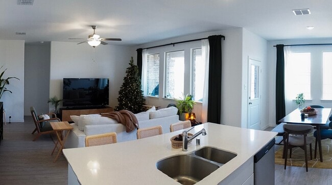 Building Photo - 3305 Kaufman Ct