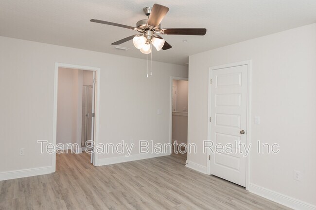 Building Photo - 8706 Meadow Flower Ln