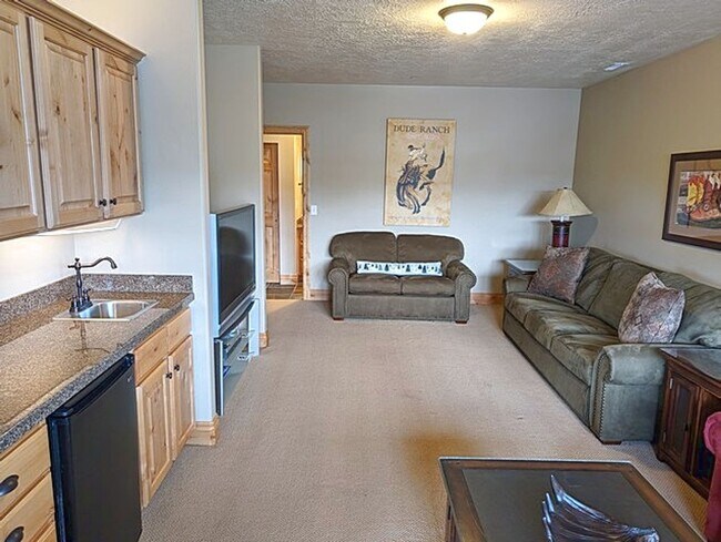 Building Photo - Beautiful Fully Furnished Jordanelle Townhome