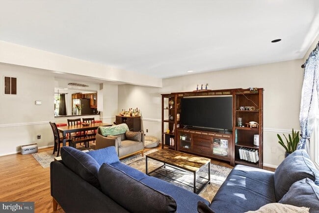 Building Photo - 14230 Oxford Dr