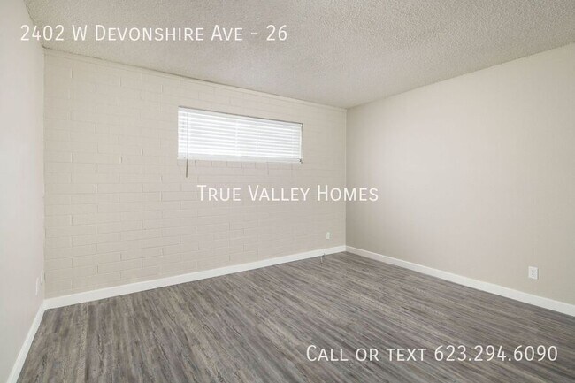 Building Photo - 2402 W Devonshire Ave