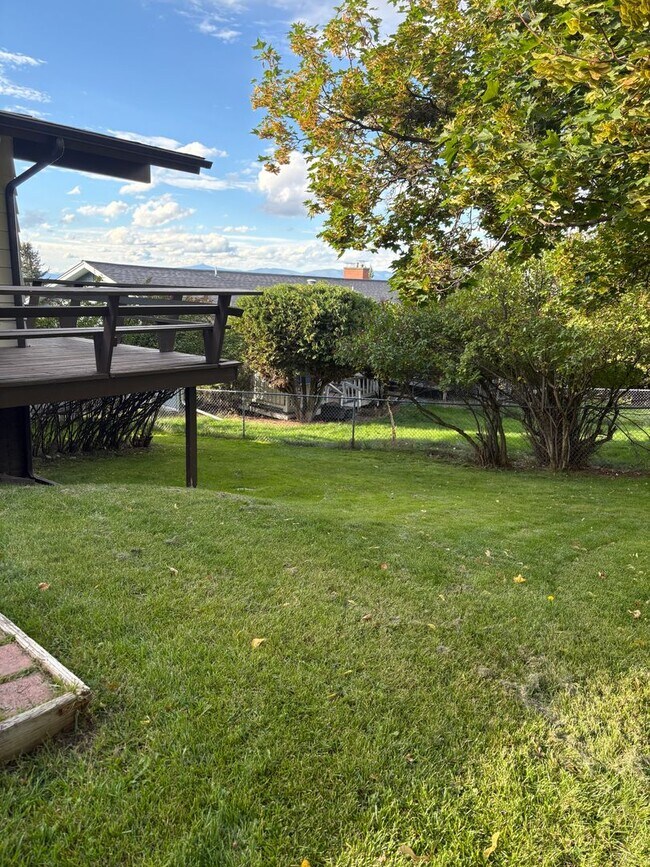 Building Photo - Stunning South Missoula Home with Views fo...
